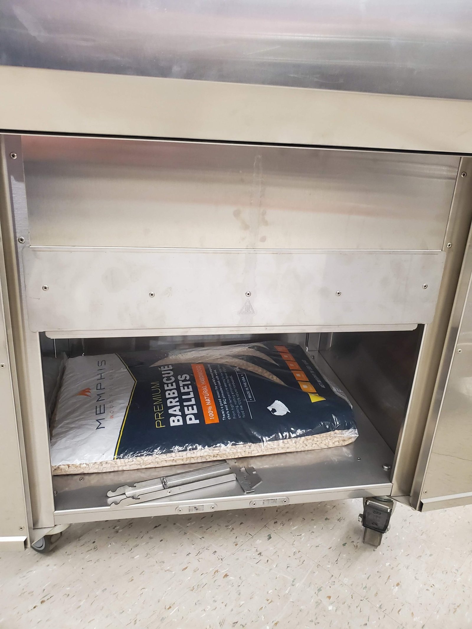 Outlet Memphis Woodfire Grill with WiFi - Image 4