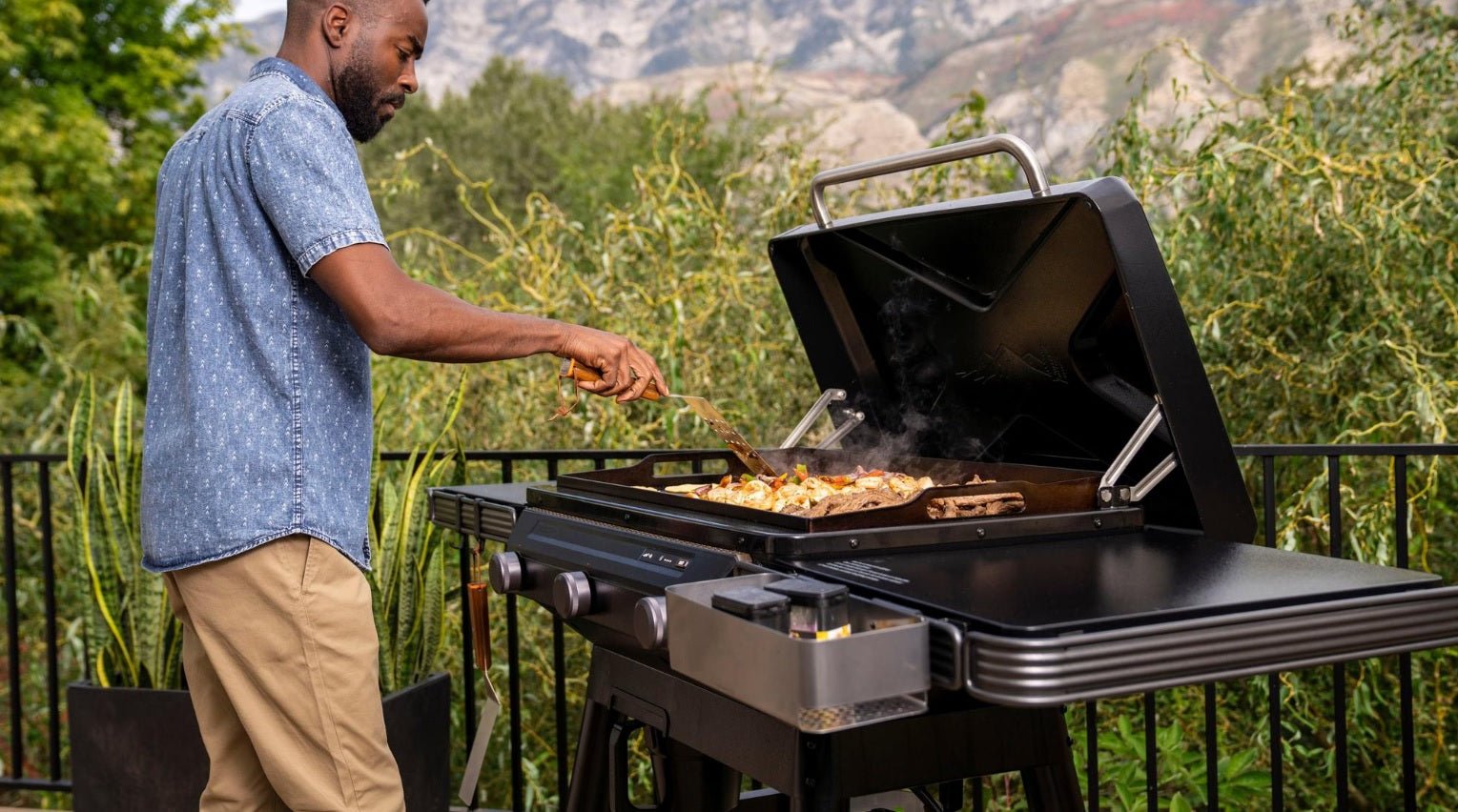 Traeger Flat Top Grill Flatrock™ Griddle - Image 18
