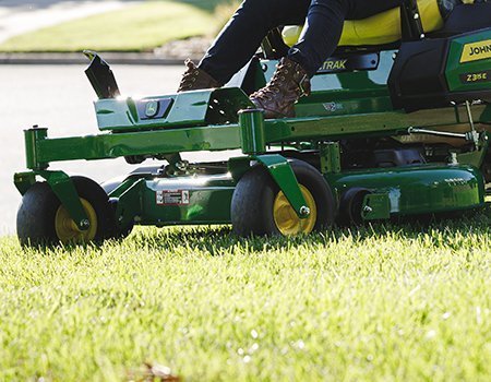 Z315E ZTrak Mower with 42-in. Deck - Image 16
